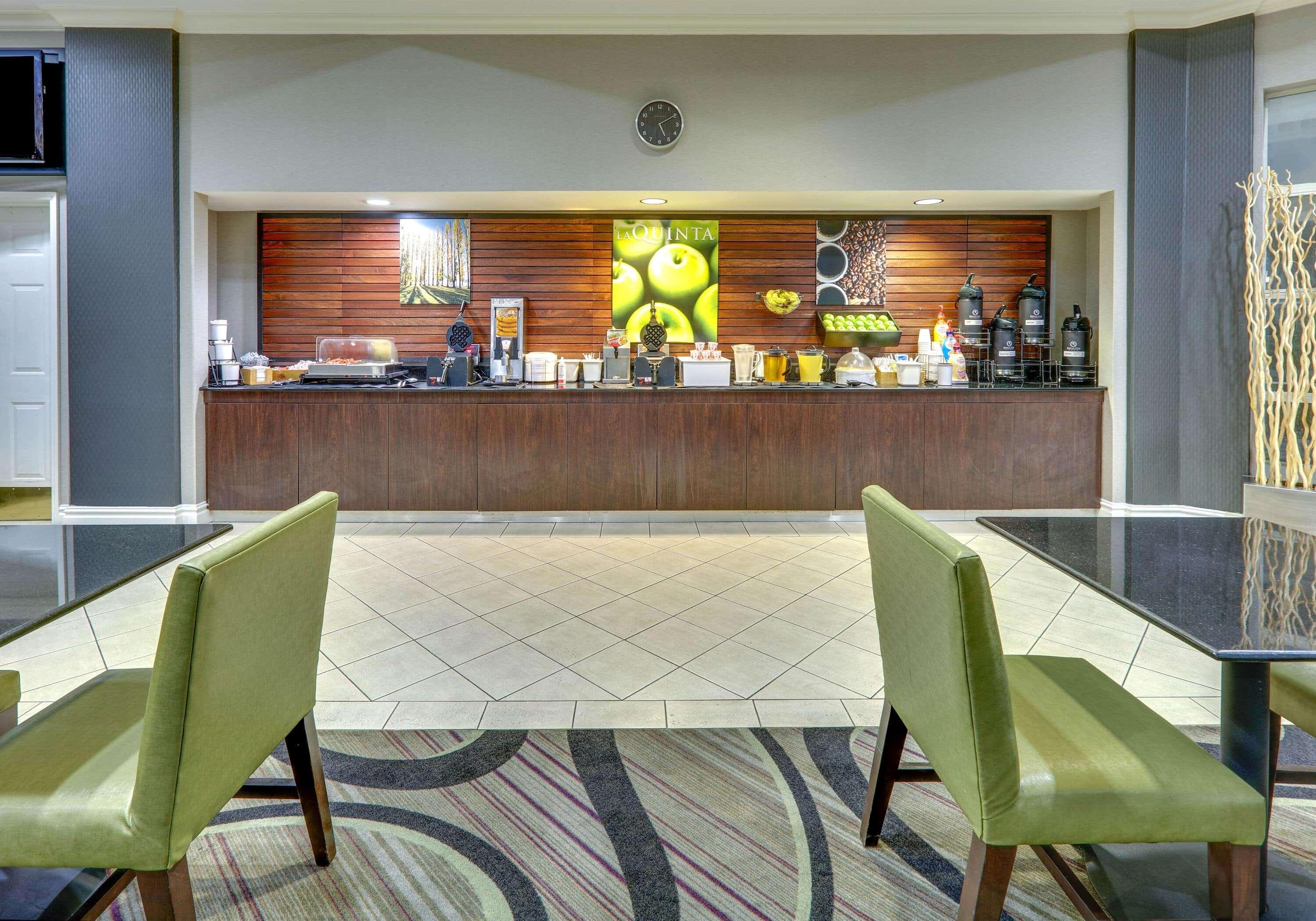 La Quinta By Wyndham Dallas North Central Exterior photo