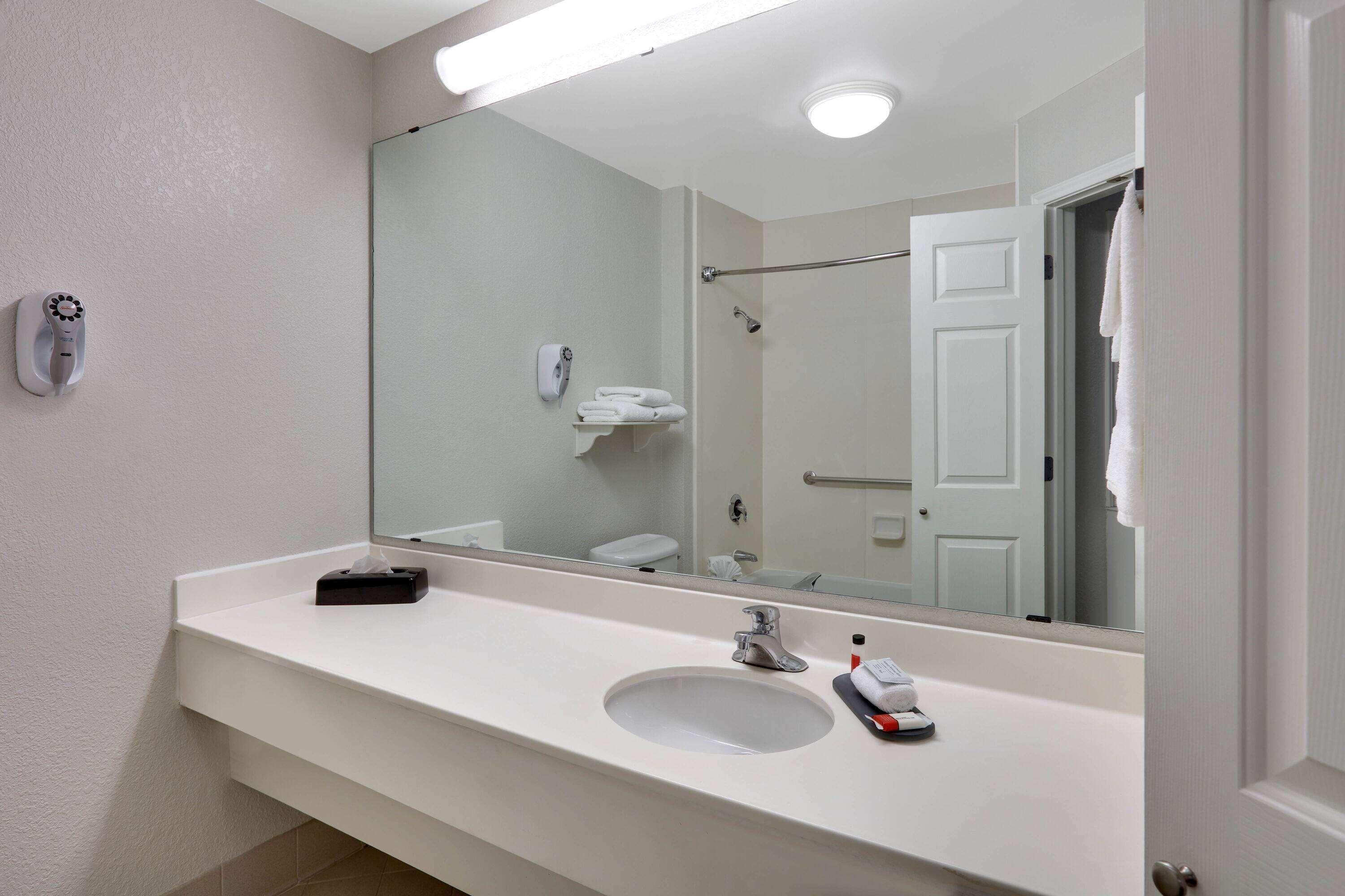 La Quinta By Wyndham Dallas North Central Exterior photo