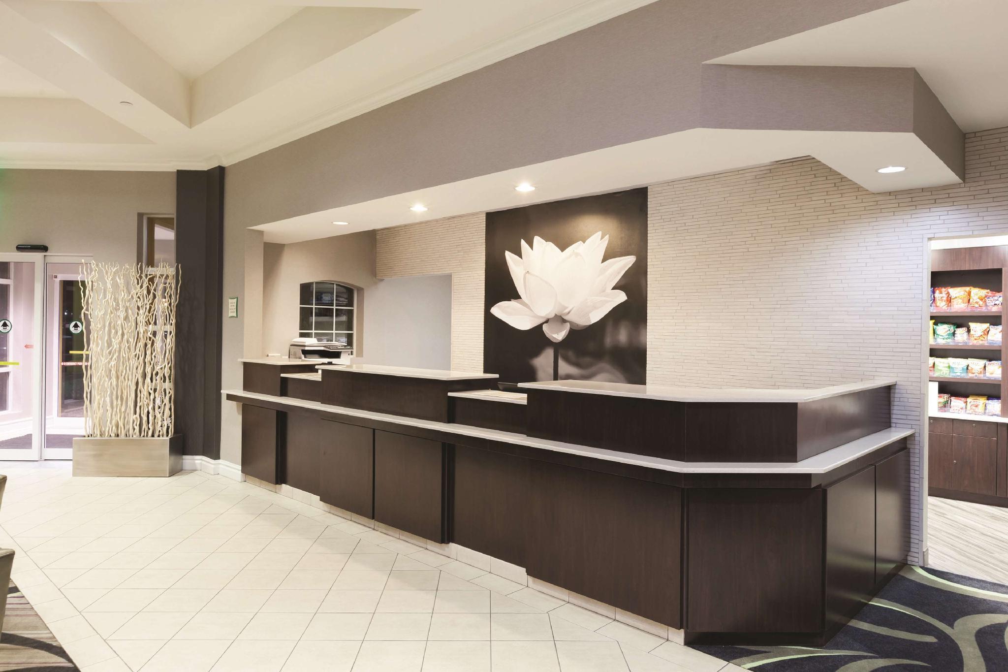 La Quinta By Wyndham Dallas North Central Exterior photo
