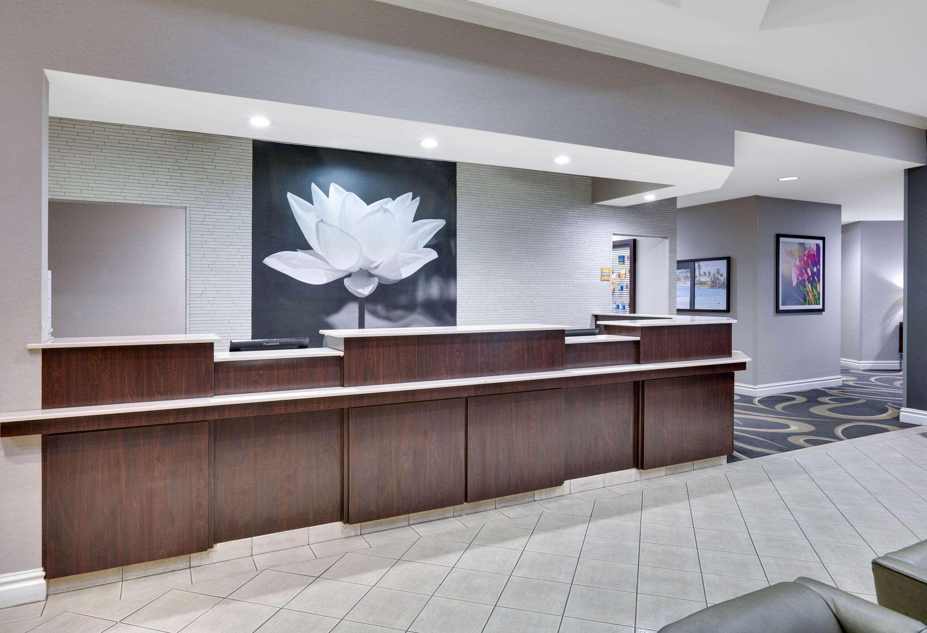 La Quinta By Wyndham Dallas North Central Exterior photo